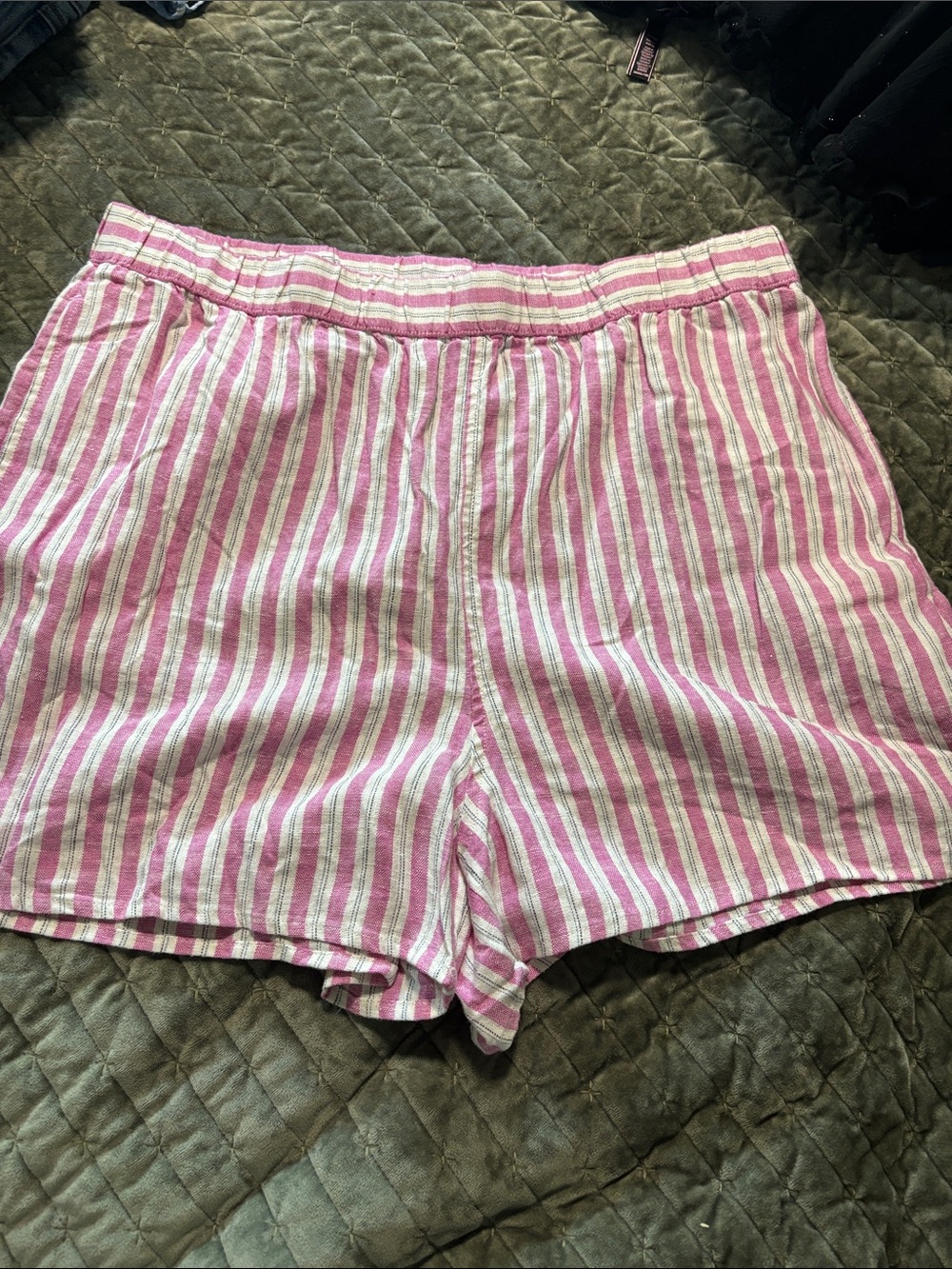 Universal Thread Pink and White Striped Women’s Shorts